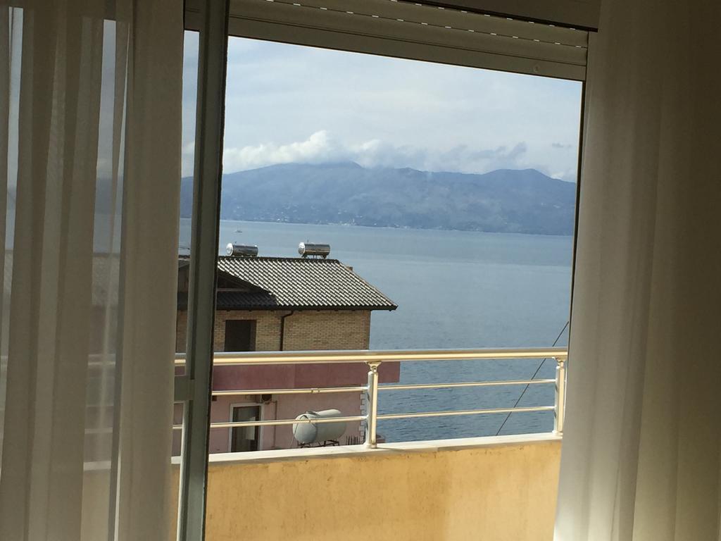 Sea And Sun Apartments Saranda Oda fotoğraf